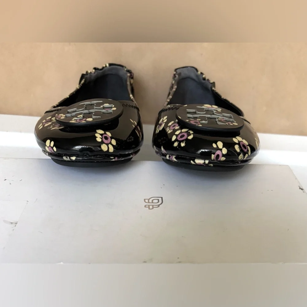 Tory Burch Minnie Travel Flats Dainty Floral Black Patent Leather Size 8.5 NWOB